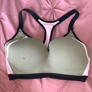Victoria Secret Incredible Sports Bra